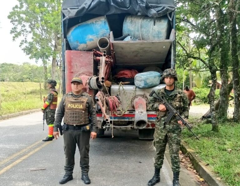 La policía incauta dragas y equipo utilizado para minería ilegal