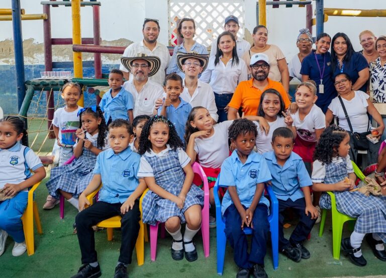 Gobierno del Cambio firma convenio por 80 millones de dólares con el CAF para mejoramiento de instituciones educativas y construcción de dos universidades en el Caribe y el Pacífico