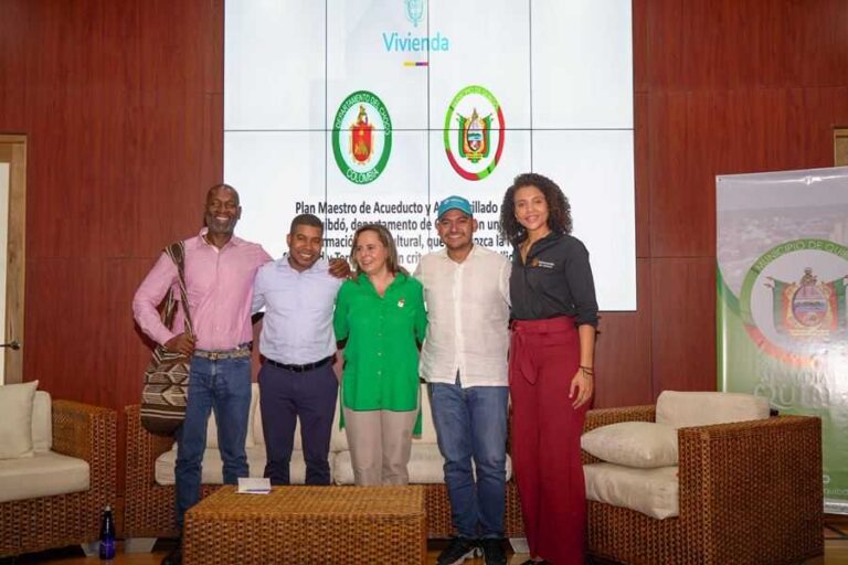 La Gobernación del Chocó y el Ministerio de Vivienda firmaron un convenio para mejorar 100 viviendas en tres municipios.