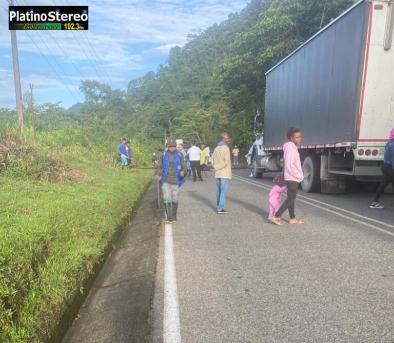 Un grupo de Indígenas vuelven y cierran la vía Tadó-Pereira