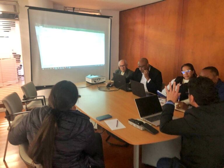 Directivos de la UTCH presentan plan de mejoramiento en Bogotá
