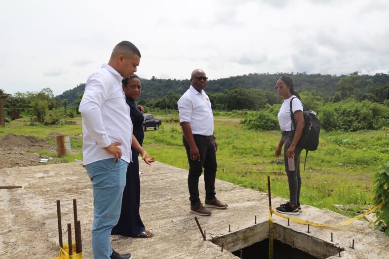 Inspeccionan obras en el aeropuerto de Bahía Solano
