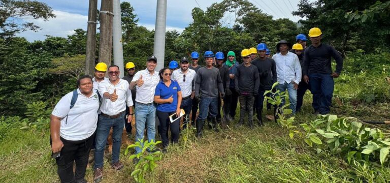 Gobierno Nacional lleva energía continua por primera vez a Capurganá con nueva central solar híbrida