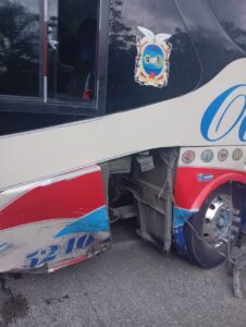 Dos heridos de gravedad por accidente cerca de Playa de oro