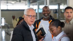 Ministro de salud entregó ambulancias y anuncio la construcción de una red pública en el Chocó.