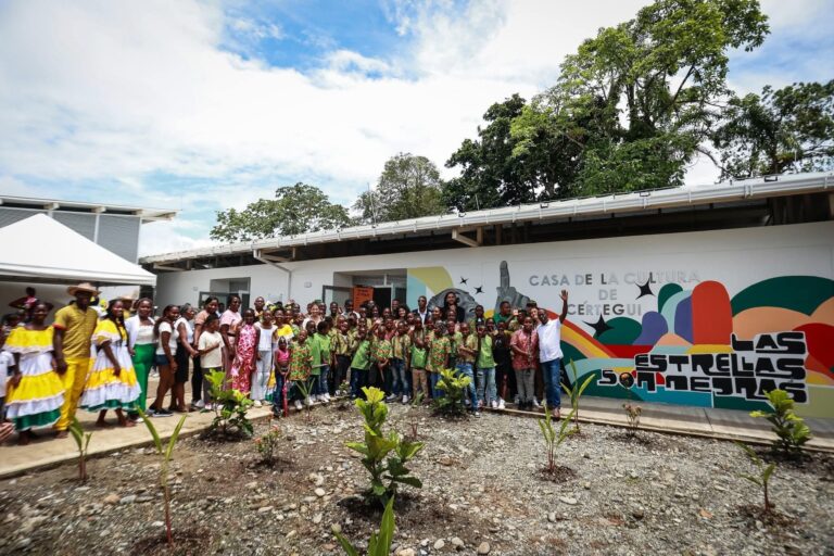 Entregan la nueva casa de la cultura en Cértegui
