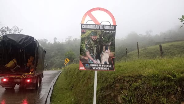 Aparecen banderas alusivas al ELN en la vía Quibdó-Medellín