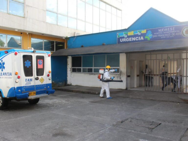 Alta ocupación y desabastecimiento de medicamentos obliga al Hospital San Francisco de Asís a declarar emergencia hospitalaria.