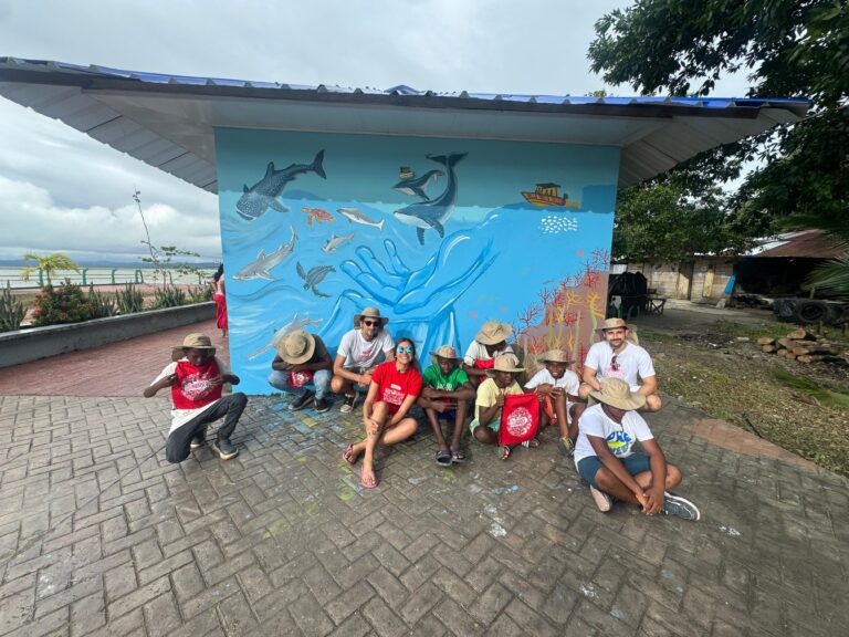 Colores de Nuquí: arte y juventud que regeneran el Pacifico colombiano