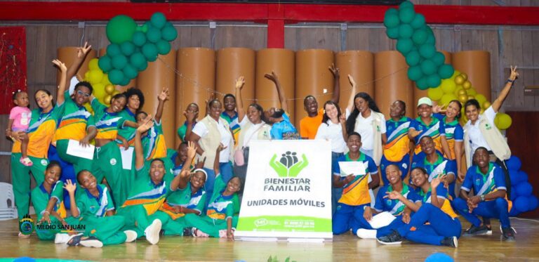 Entregan insumos y certificados a los integrantes de MAKERULE