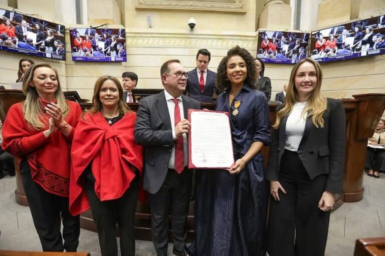 Gobernadora del Chocó, Nubia Carolina Córdoba Curi, fue exaltada con la Orden Gran Caballero del Congreso de la República.