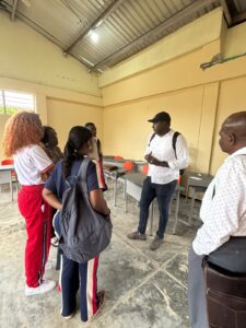 "Sin escritorio y en el territorio: El Secretario de Educación que le pone el pecho a los paros en el Chocó"