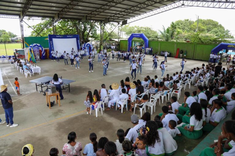 Histórico: Más de 20 mil estudiantes chocoanos se benefician con millonaria inversión en dotación escolar y deportiva a través de Obras por Impuestos