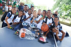 Histórico: Más de 20 mil estudiantes chocoanos se benefician con millonaria inversión en dotación escolar y deportiva a través de Obras por Impuestos
